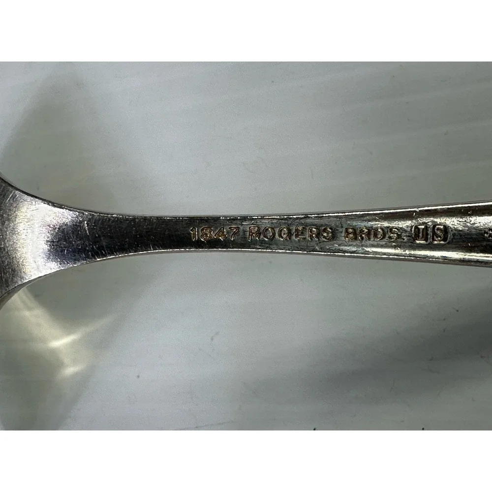 4 Vintage Lot 1847 Rogers Brothers HERITAGE Silver Plate Serving Spoon 9